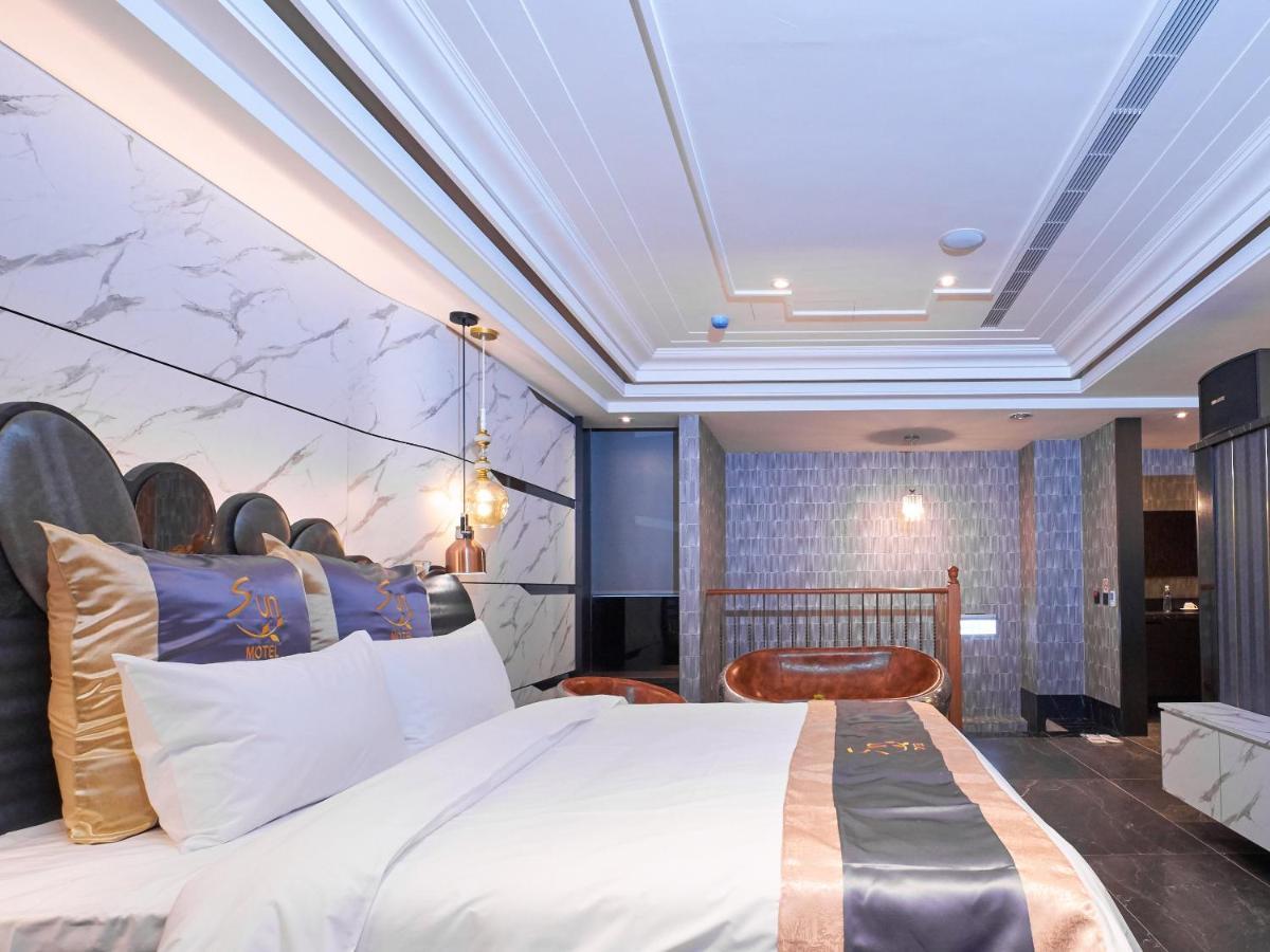 Sun Motel Kaohsiung Bagian luar foto