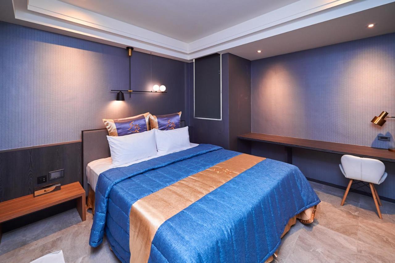 Sun Motel Kaohsiung Bagian luar foto