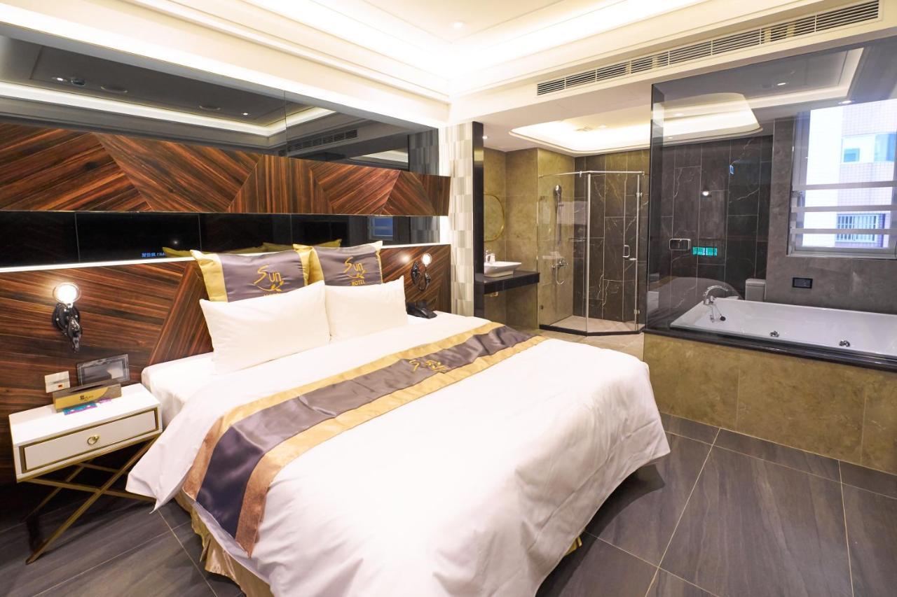 Sun Motel Kaohsiung Bagian luar foto
