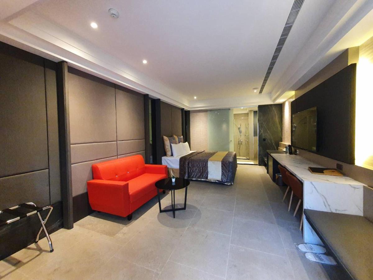 Sun Motel Kaohsiung Bagian luar foto